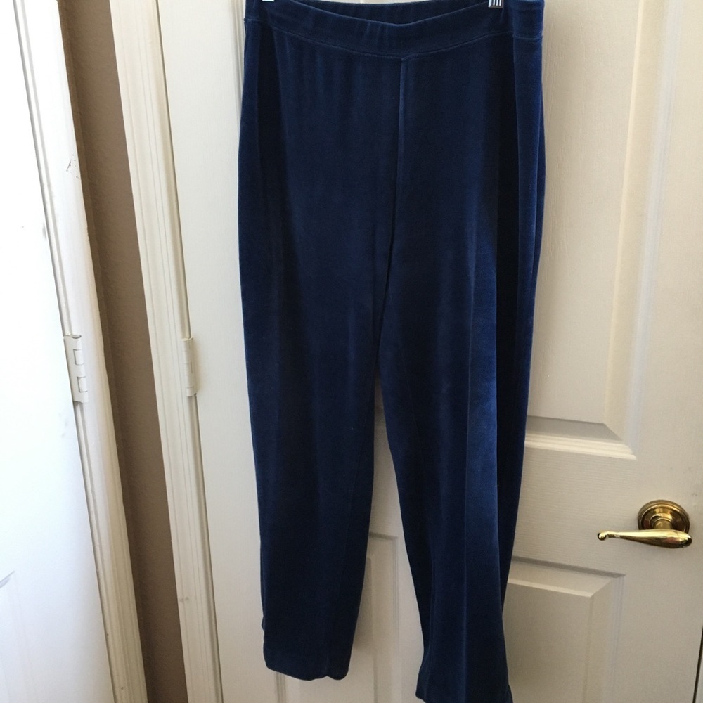 FINAL MARKDOWN Ladies’ Chico’s Velour Slacks (1 Medium 8)
